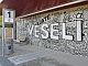 Jak vznikala malba "Bu�te Vesel�" na nov�m dopravn�m termin�lu?